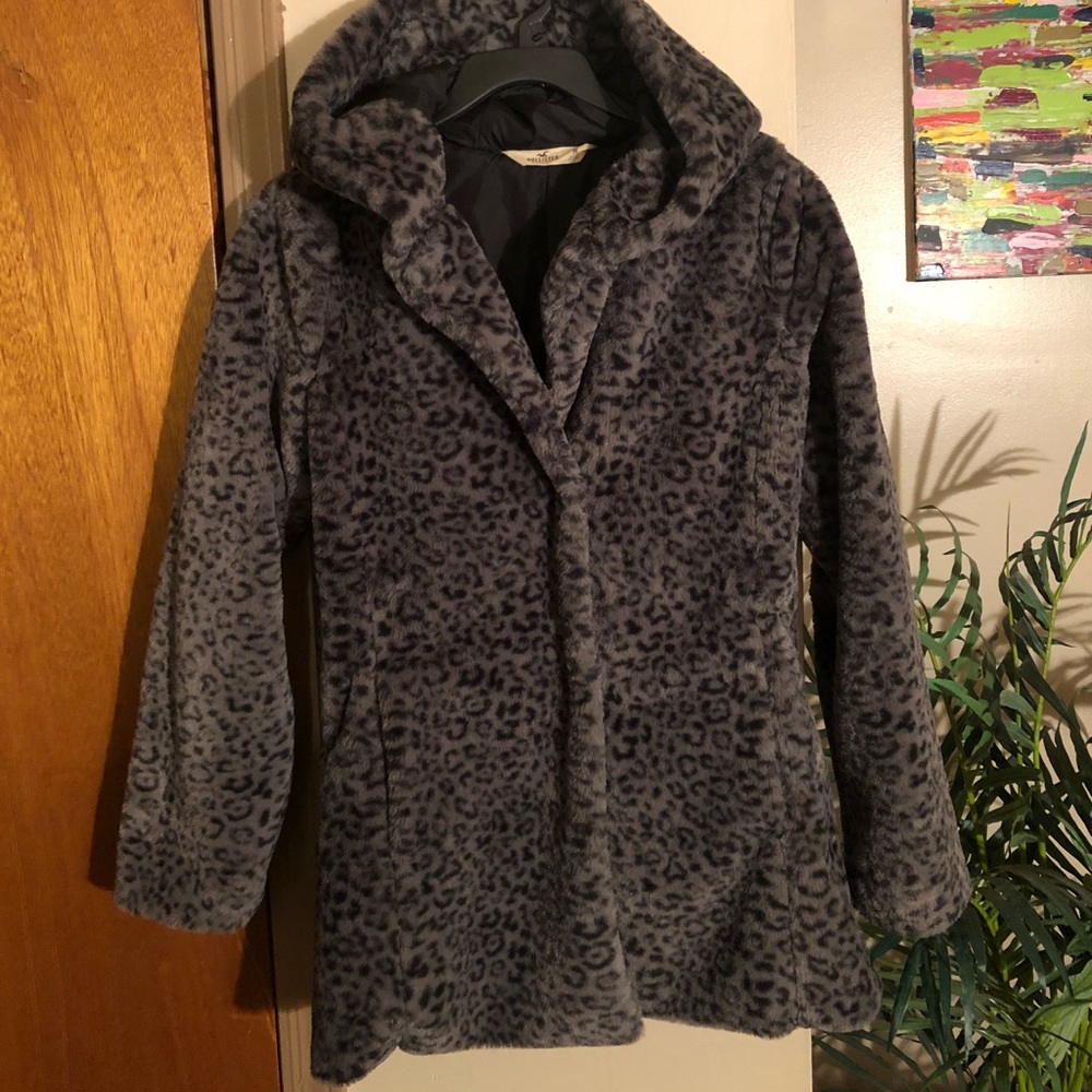 HOLLISTER Faux Fur Grey Leopard Print Coat